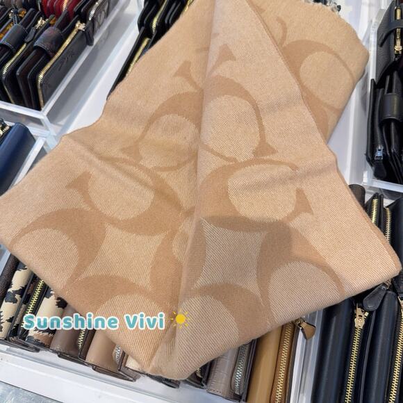 NWT Coach Signature Oversized Scarf Muffler CU807 Camel - Picture 2 of 9